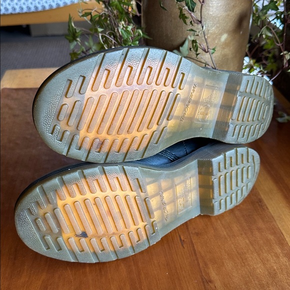 Dr Martens 1460 black leather boot w/canary yellow stitching/air ware sole. Sz 8 - Picture 11 of 11